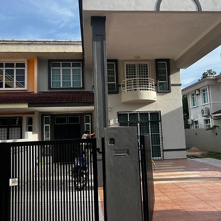 Homestay Melaka Executive ภายนอก รูปภาพ
