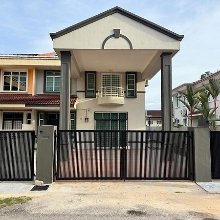 Homestay Melaka Executive ภายนอก รูปภาพ
