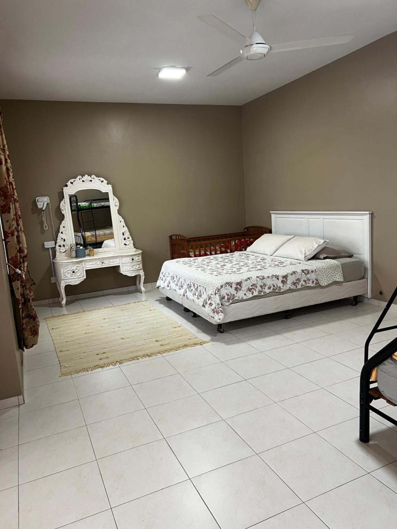 Homestay Melaka Executive ภายนอก รูปภาพ